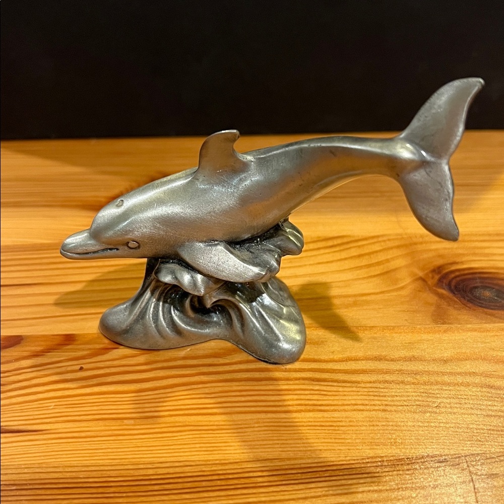 LENOX CHINA PEWTER DOLPHIN•BEAUTIFUL PIECE
THIS PEWTER DOLPHIN IS GORGEOUS